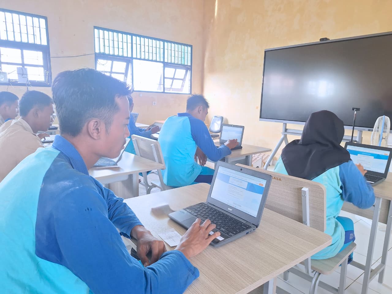 Siswa Kelas XII SMK Negeri 1 Katingan Kuala Ikuti Try Out UTBK Huma Betang sebagai Persiapan Masuk Perguruan Tinggi