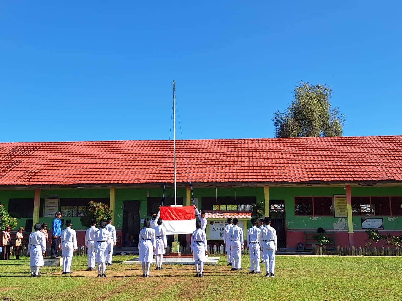 Peringatan Hari Pendidikan Nasional 2026: Semarak Upacara Gabungan dan Bazar Kreatif SMK Negeri 1 Katingan Kuala