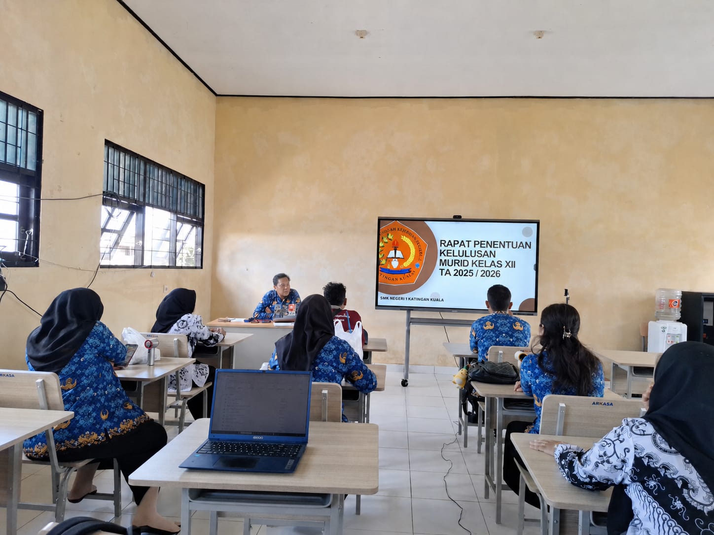 Rapat Penentuan Kelulusan dan Pelepasan Siswa Kelas XII SMK Negeri 1 Katingan Kuala Tahun Ajaran 2025/2026